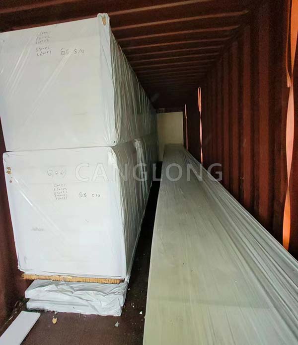 Polyurethane sandwich panels