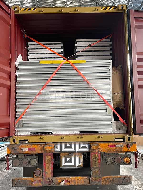 EPS roof sandwich panels packaged and shipped to Burkina Faso EPS roof sandwich panels packaged and shipped to Burkina Faso