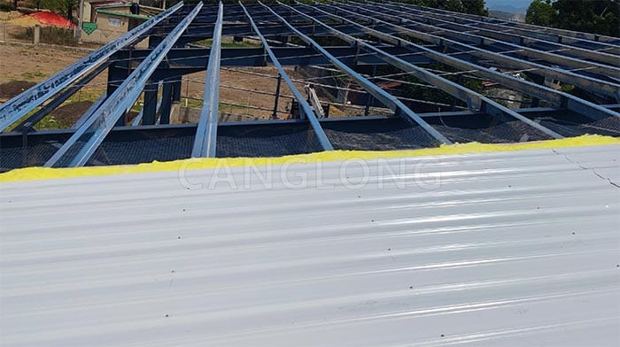 single skin cladding and glass wool for steel warehouse
