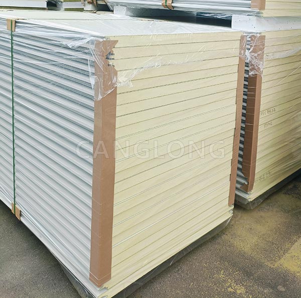 polyurethane foam insulation panel