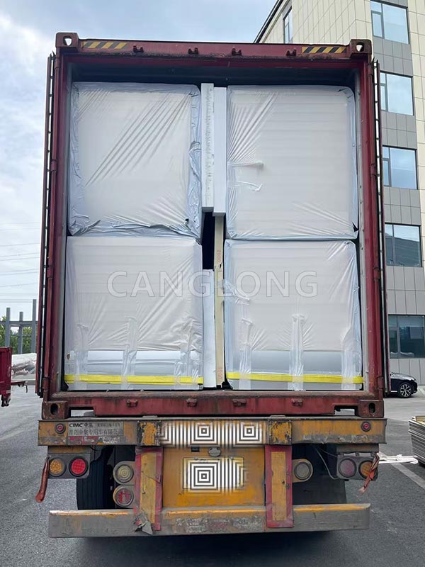 50mm polyurethane sandwich wall panel sent to the United States 50mm polyurethane sandwich wall panel sent to the United States