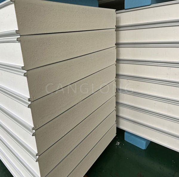 Characteristics and applications of PUR insulation board